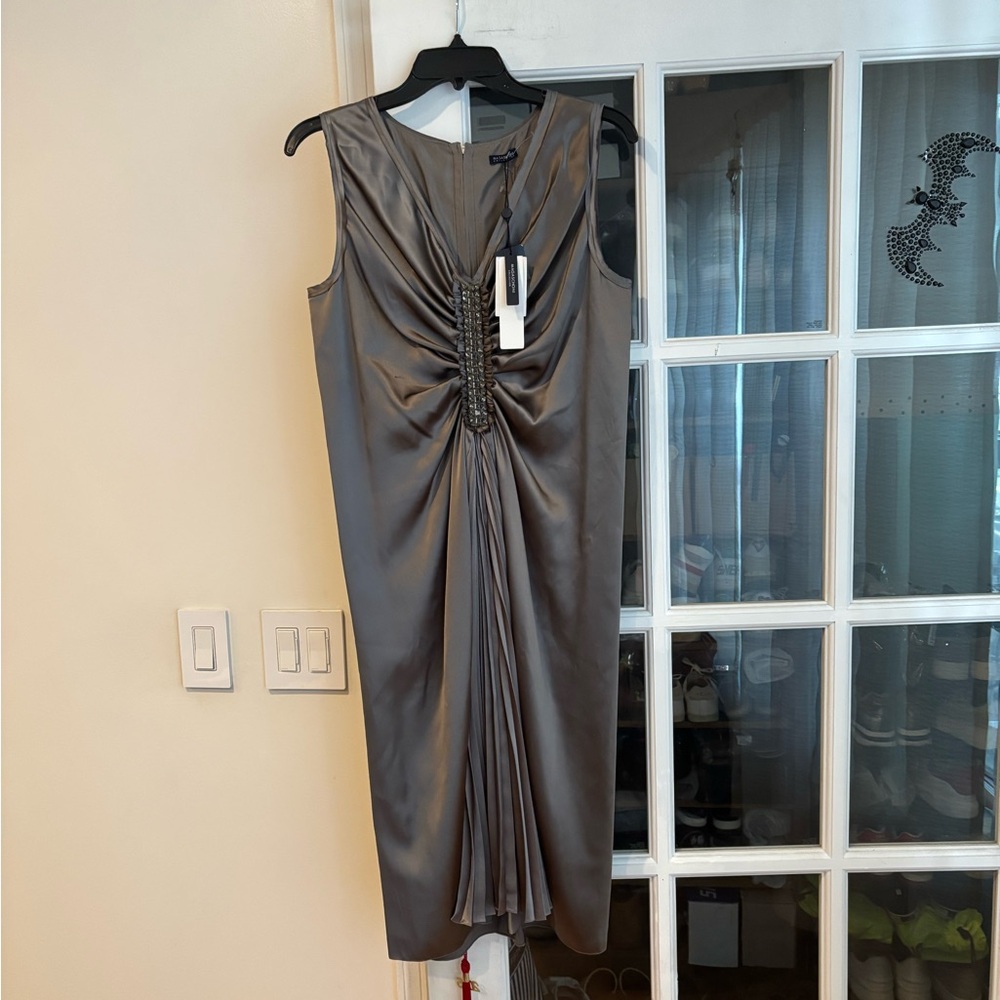 Magaschoni sz8 shimmer Gray Ruched pleated Front Sheath Dress
